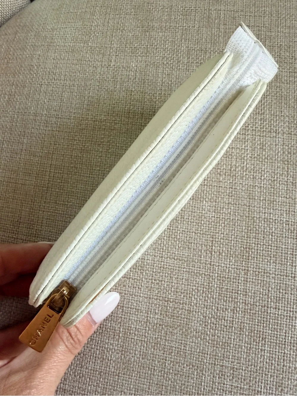 CHANEL White Caviar Leather CC Cosmetic Pouch Makeup Case Gold Hardware + Card